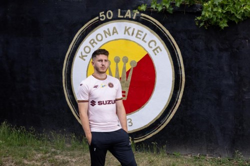 Jubileuszowa koszulka Korony Kielce na sezon 2023/2024.